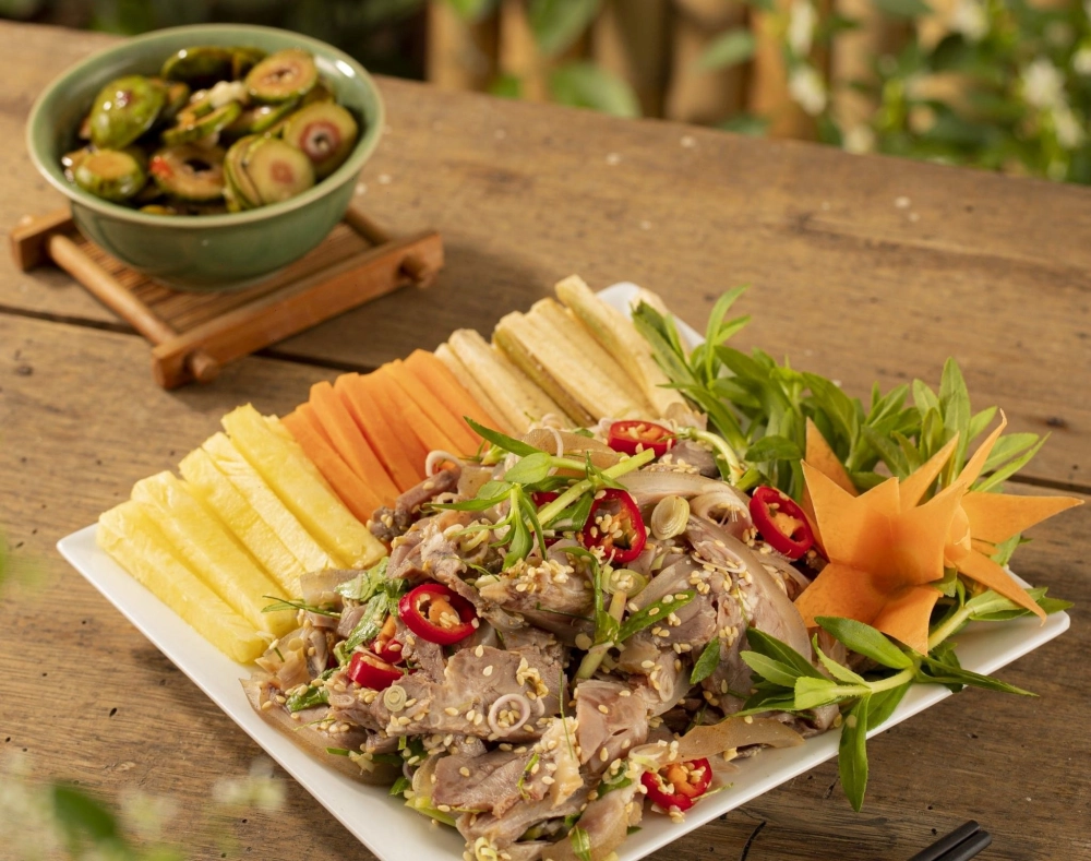 Đừng quên thưởng thức thịt dê núi đậm vị miền biển