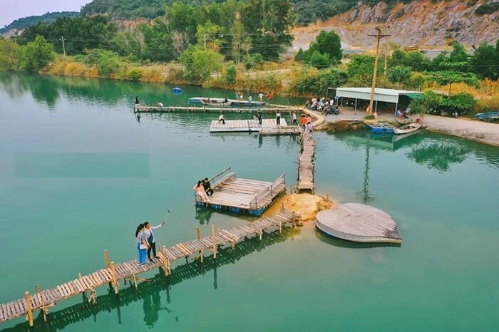 Sống ảo cực đỉnh tại hồ Đá Xanh huyền ảo