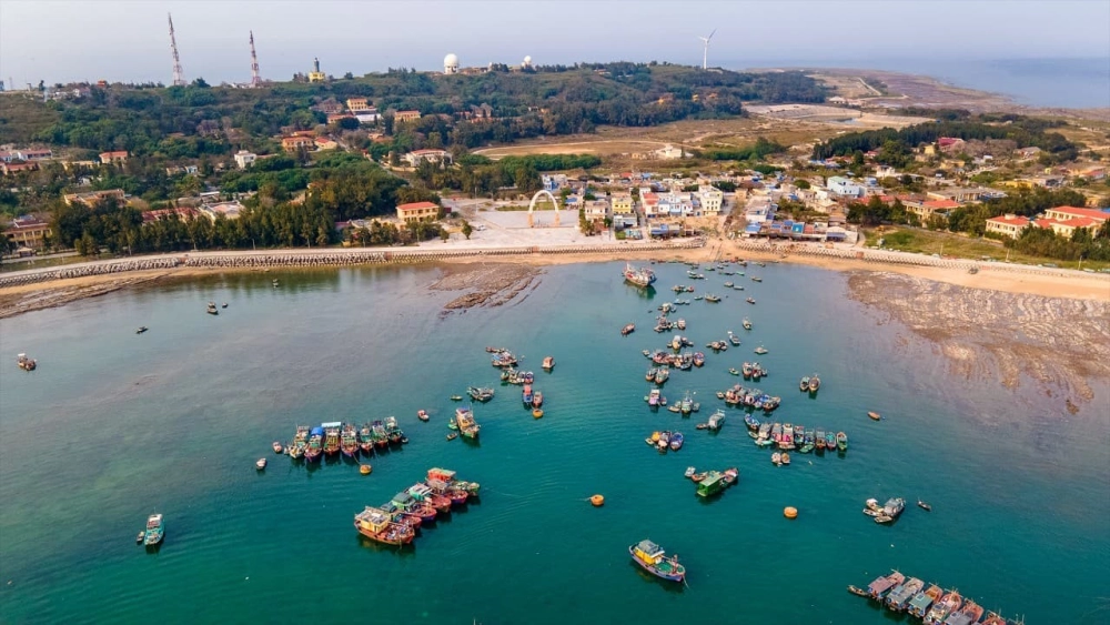 Ấn tượng với biển hoang sơ nước biển trong veo