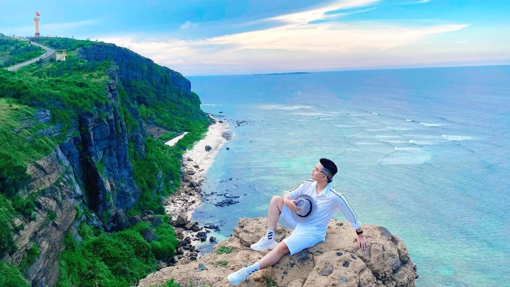 Chinh phục đỉnh cao Núi Thới Lới