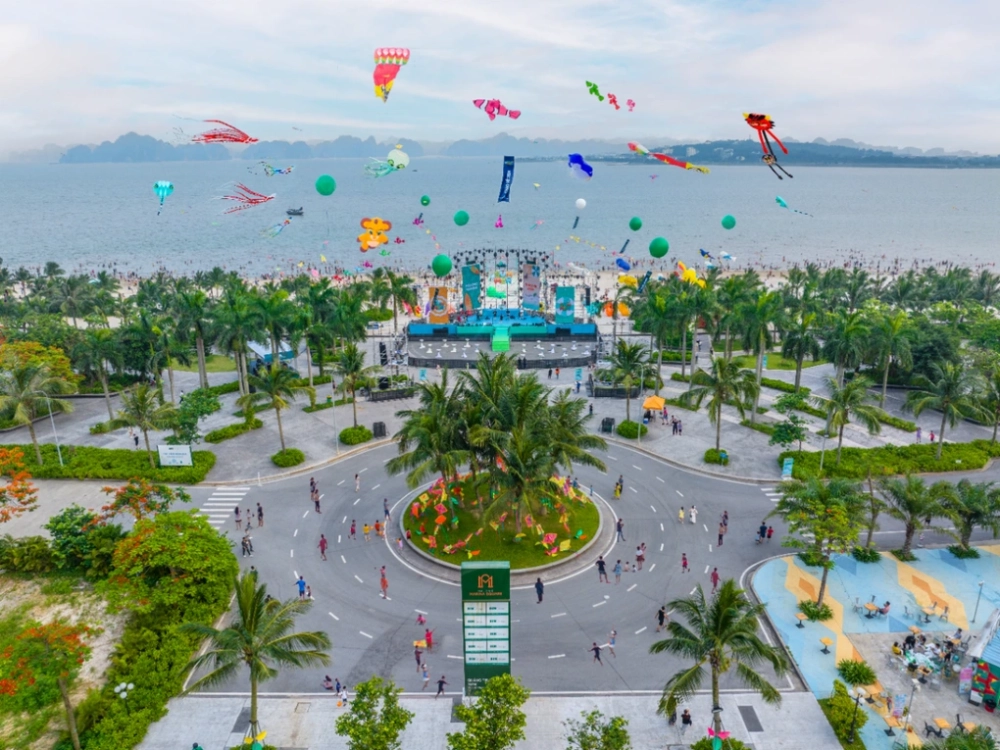 Khám phá tìm hiểu về bãi biển Marina Hạ Long hấp dẫn