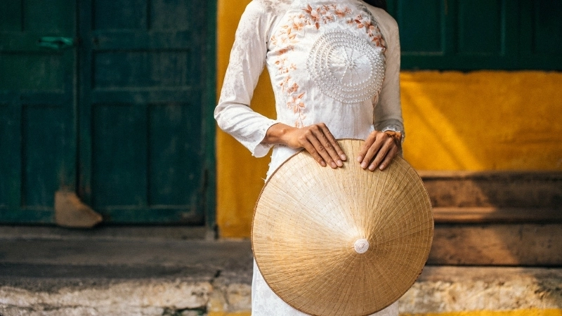  Mẫu áo dài truyền thống với hoa văn tinh tế