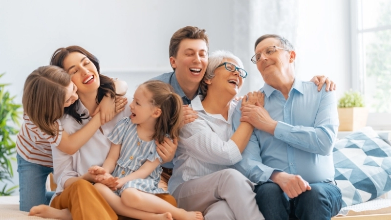 Môi trường gia đình đóng vai trò then chốt trong các yếu tố ảnh hưởng đến tâm lý con người từ thuở nhỏ