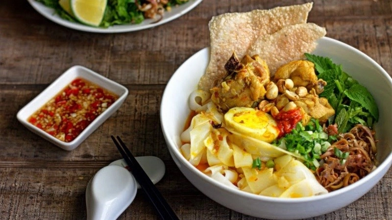Đừng quên thưởng thức mì Quảng Túy Loan khi đến biển Mỹ Khê