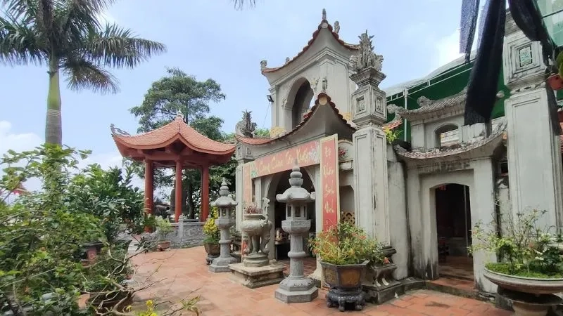 Hành trình tâm linh về với đền Lạch Bạng cổ xưa