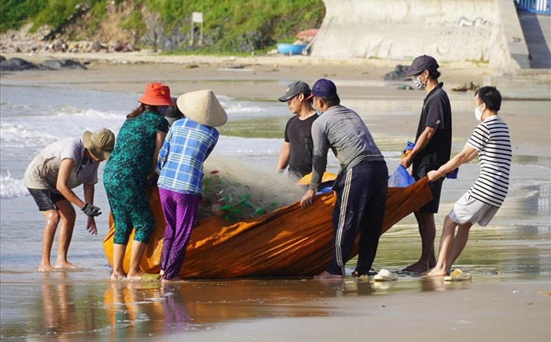 Gần gũi thiên nhiên qua trải nghiệm làm ngư dân nông dân