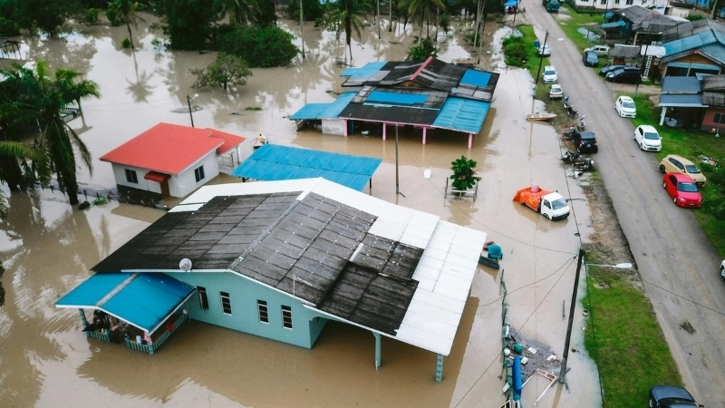  Nguyên nhân gây lũ lụt chủ yếu do mưa lớn và kéo dài, làm mực nước sông dâng cao đột ngột
