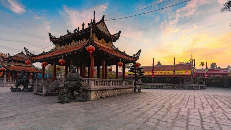 Phủ Tiên Hương – Trung tâm hành lễ chính