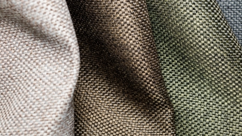 Polyester được tạo ra từ các nguyên liệu tổng hợp như dầu mỏ và than đá