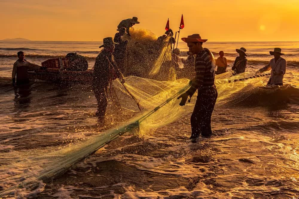 Trải nghiệm giao lưu văn hóa và câu cá cùng người dân