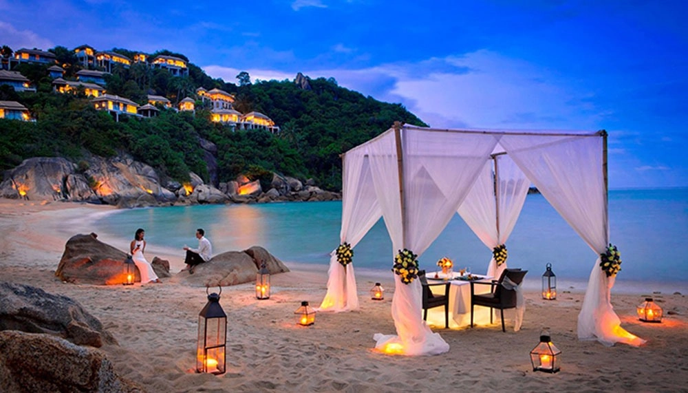 Trải nghiệm tiệc rượu nổi trên biển đầy lãng mạn