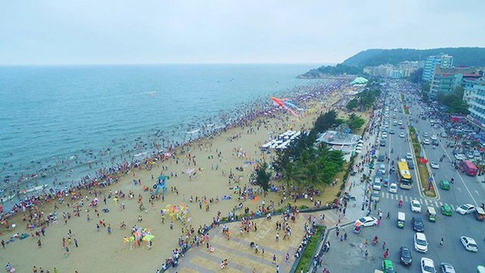 Trải nghiệm lý thú tại bãi A sôi động và hoang sơ