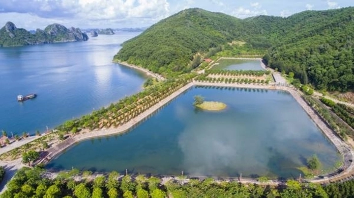 Toàn cảnh bao la nhờ leo núi ngắm toàn cảnh đảo từ giếng Lộ Thủy
