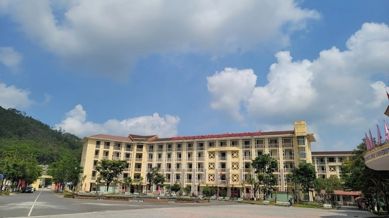 Đội ngũ giảng viên và cơ sở vật chất hiện đại