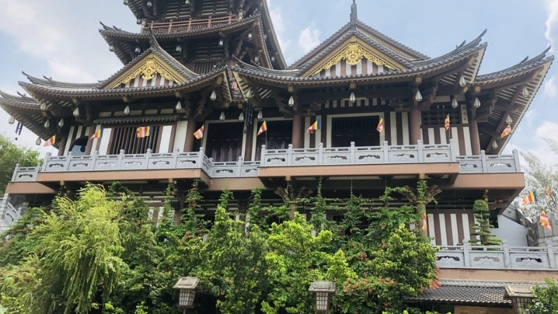 Chánh điện – Phật đường tỉnh thức