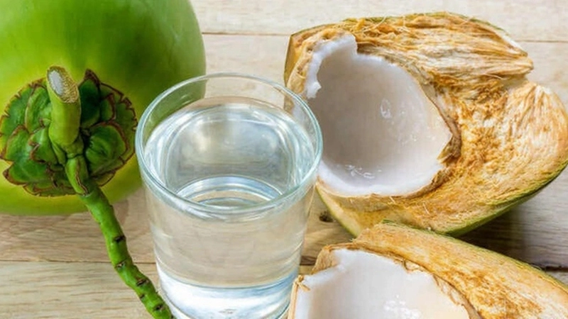 Triệu chứng, dấu hiệu nhận biết khi bị ảnh hưởng do uống nhiều nước dừa