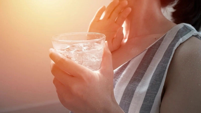 Triệu chứng khi bị ảnh hưởng do uống nước đá nhiều