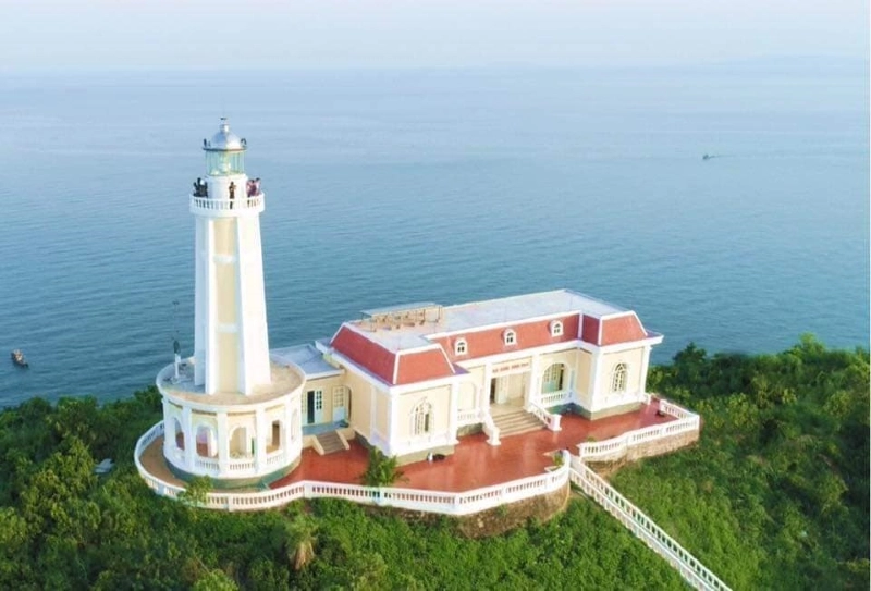 Check in cực chất tại ngọn hải đăng Vĩnh Thực cổ kính
