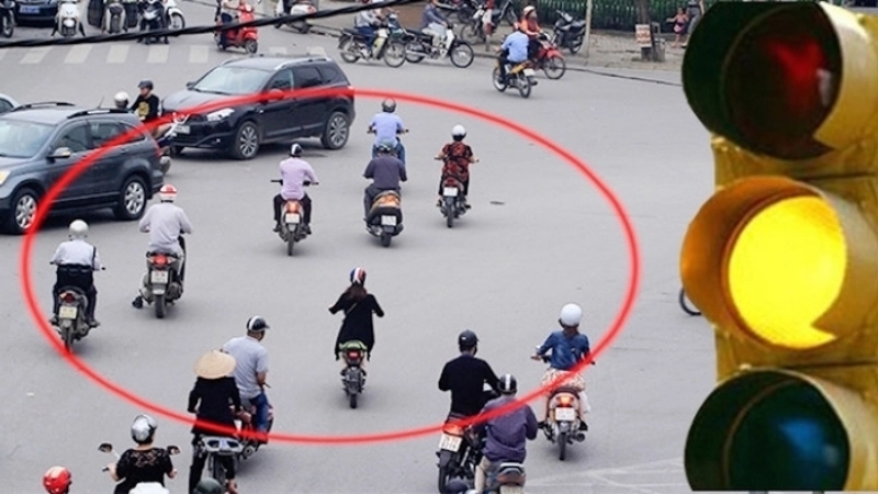 Quy định xử phạt khi vượt đèn vàng mới nhất
