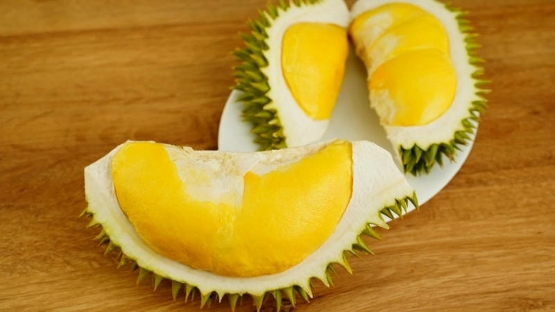  Phân biệt sầu riêng chín cây và nhúng thuốc qua độ mềm dẻo của múi